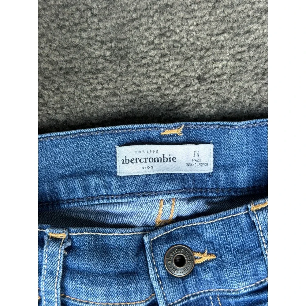 Abercrombie Kids Girls Size 14 Medium Wash Cuffed Stretch Denim Shorts Blue